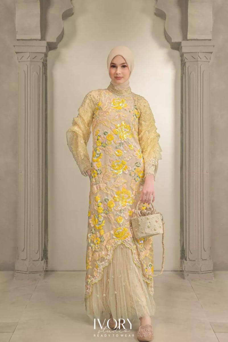 Prasatti Moiré Dress (instagram.com/ivory.studiortw)
