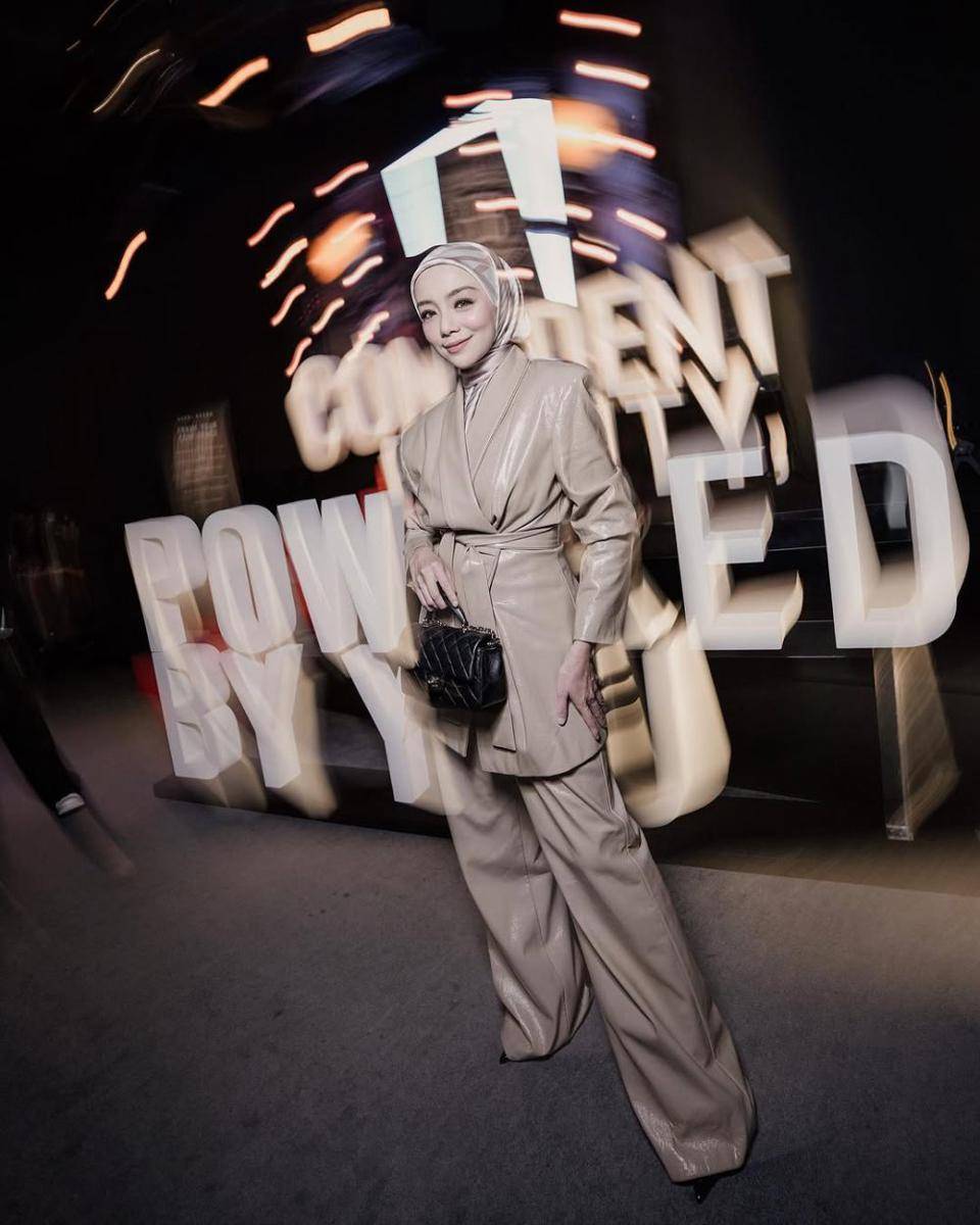 OOTD pakai blazer ala Mira Filzah