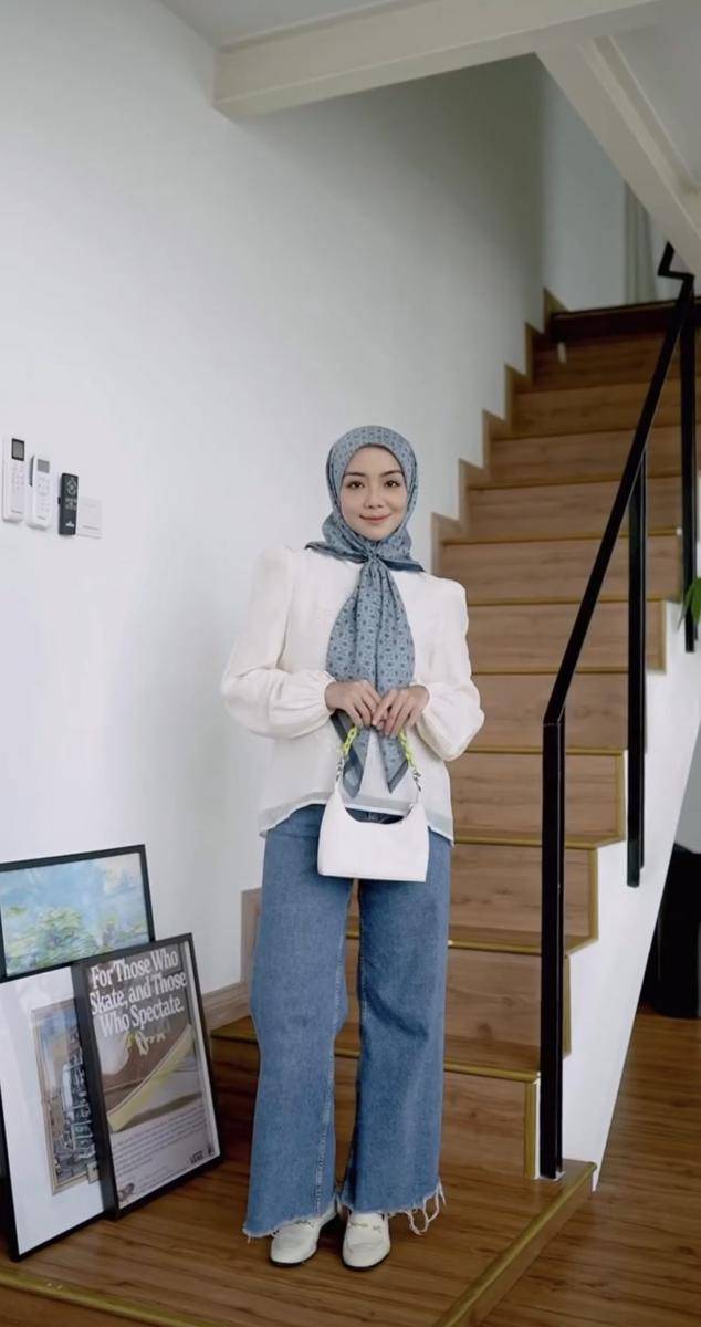 potret ide OOTD hijab buat main ala Mira Filzah (instagram.com/mfmirafilzah)