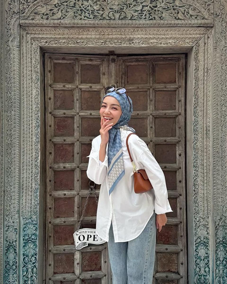 potret ide outfit casual hijab buat ngantor ala Mira Filzah (instagram.com/mfmirafilzah)