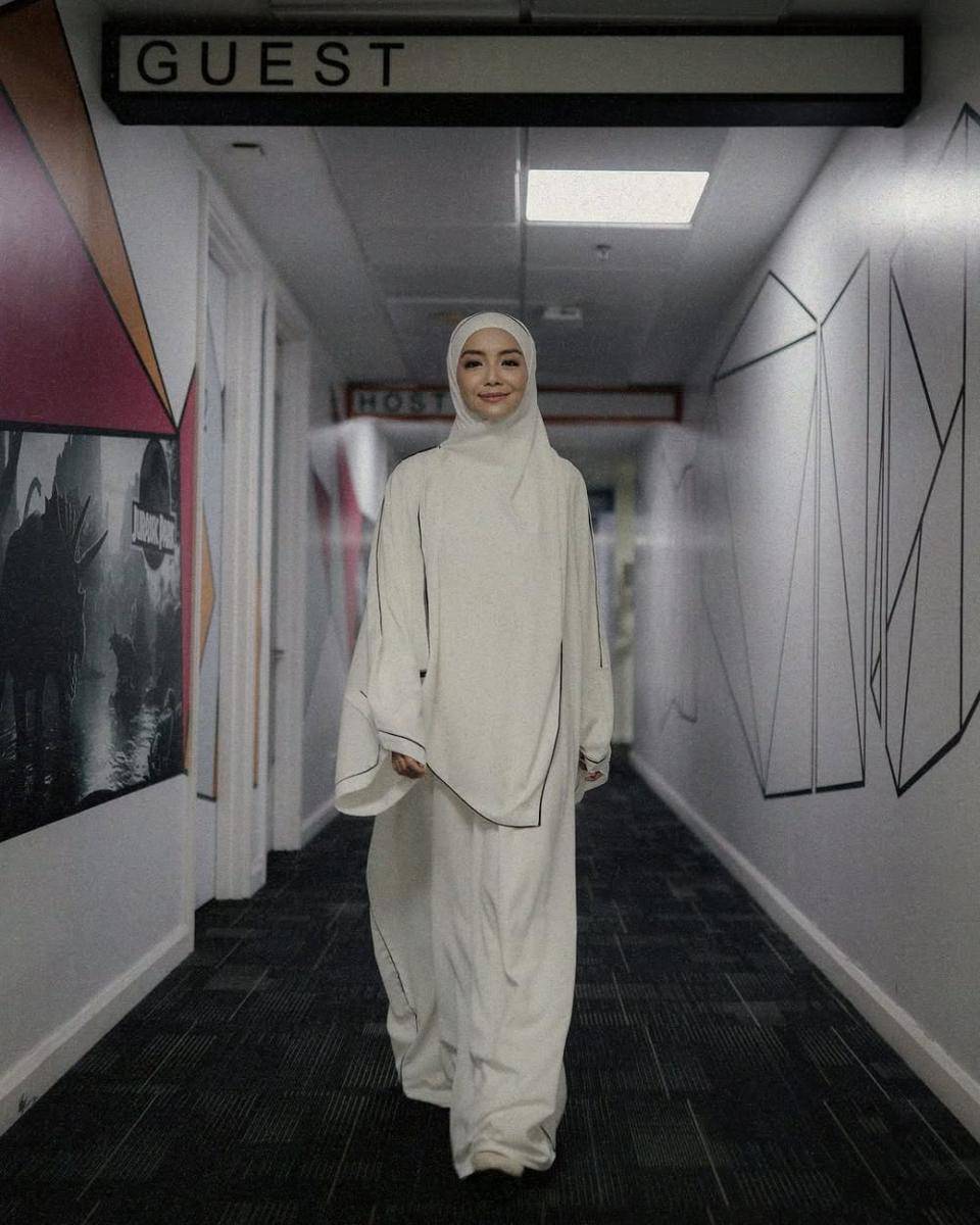 potret ide OOTD hijab buat main ala Mira Filzah (instagram.com/mfmirafilzah)