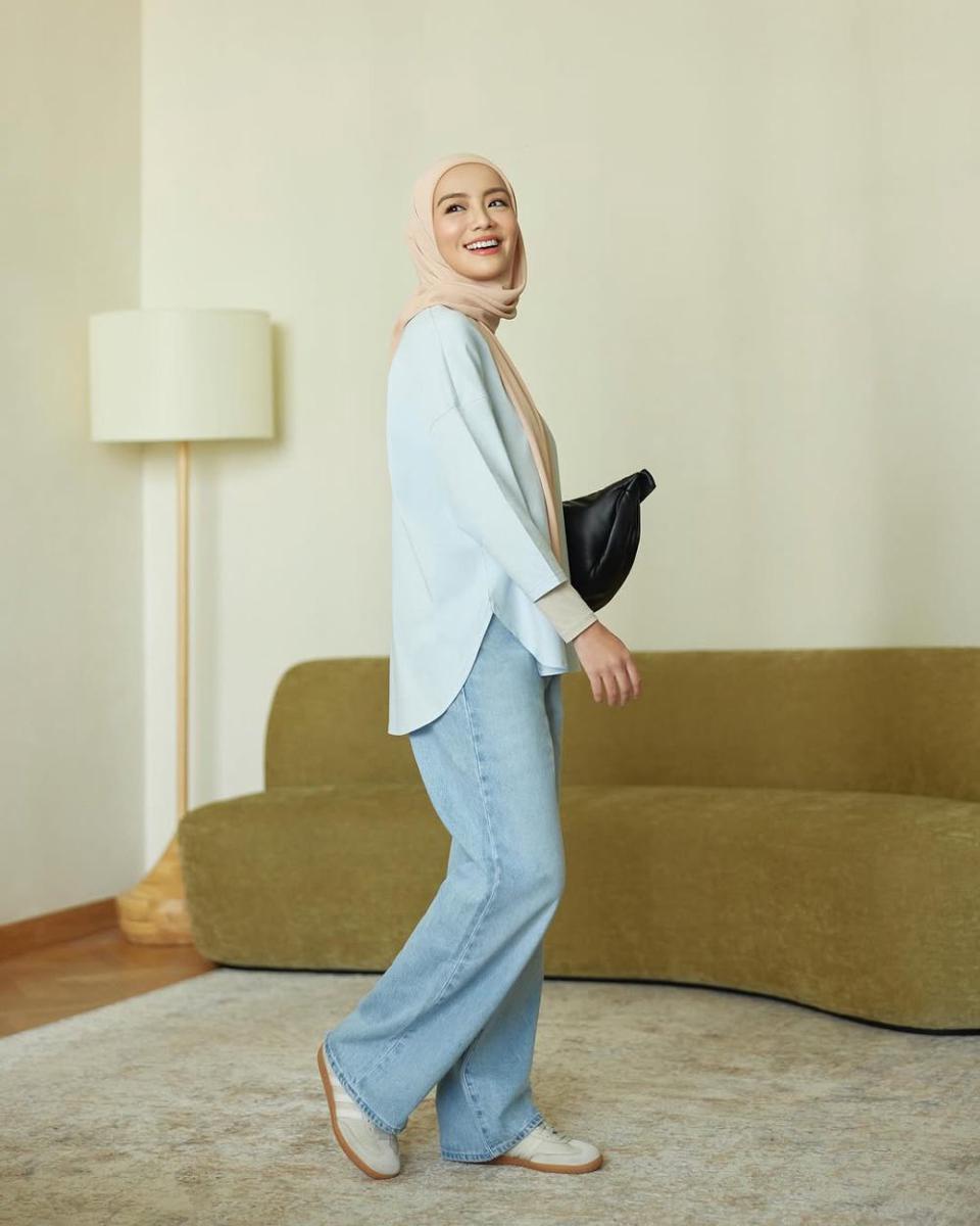 potret ide outfit casual hijab buat ngantor ala Mira Filzah (instagram.com/mfmirafilzah)