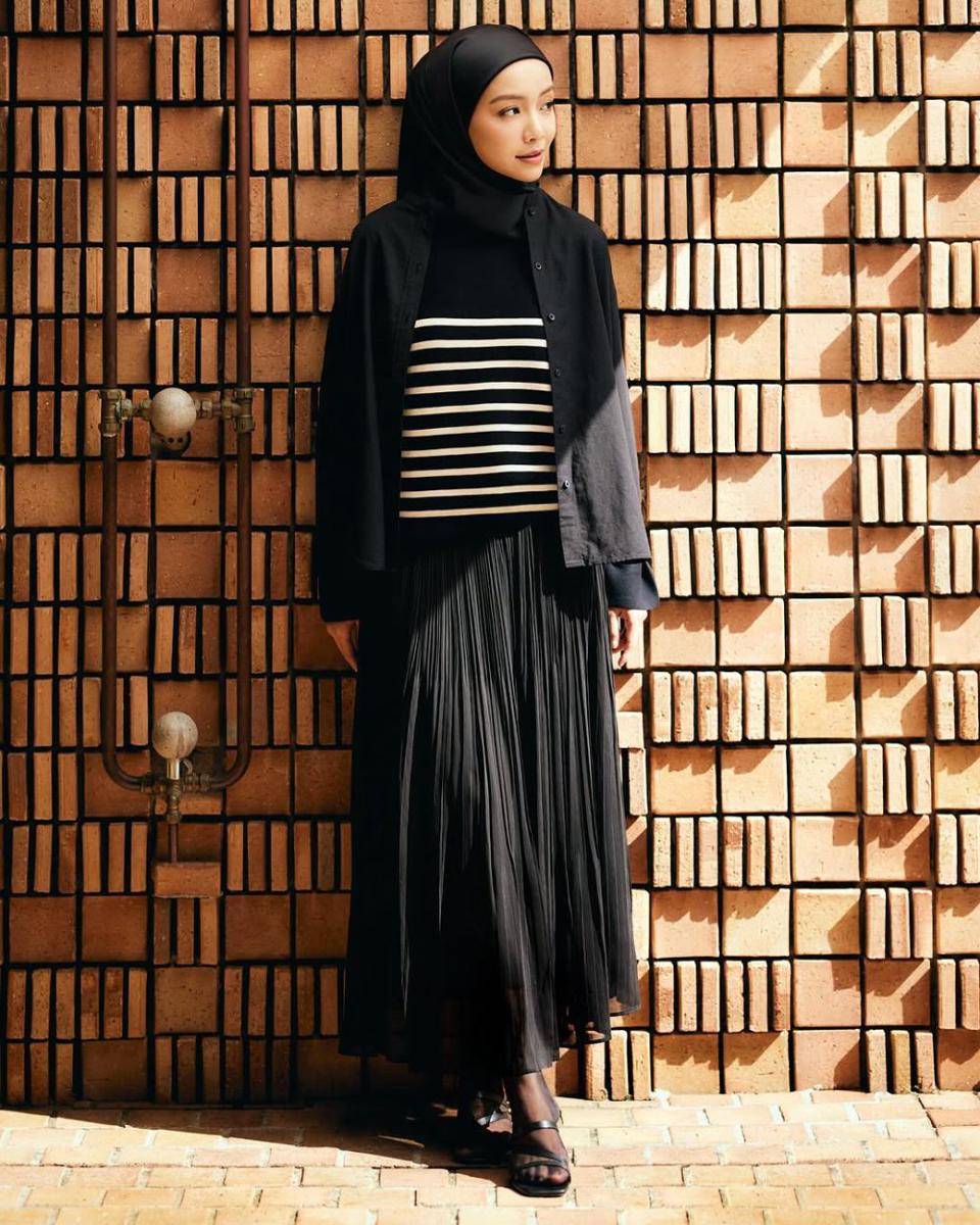 potret ide OOTD casual hijab ala Mira Filzah 