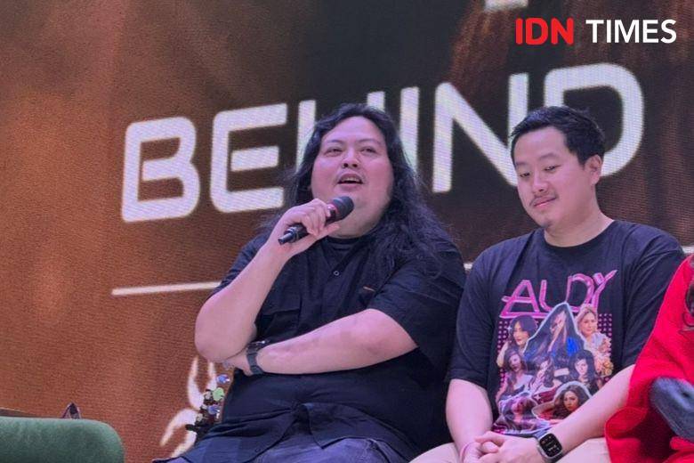 Yai Item dan tim produksi di balik MV Akhir Kisah Kita (IDN Times/Elizabeth Chiquita)