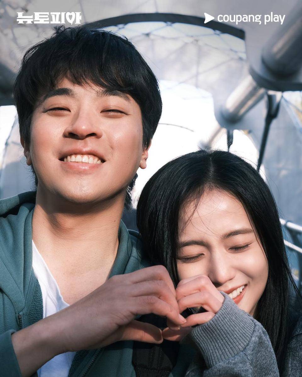Park Jung Min dan Jisoo BLACKPINK di drama Newtopia (dok. Coupang Play/Newtopia)