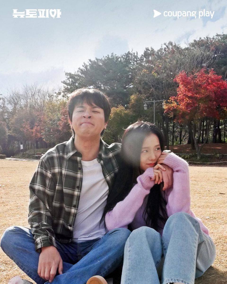 Park Jung Min dan Jisoo BLACKPINK di drama Newtopia (dok. Coupang Play/Newtopia)