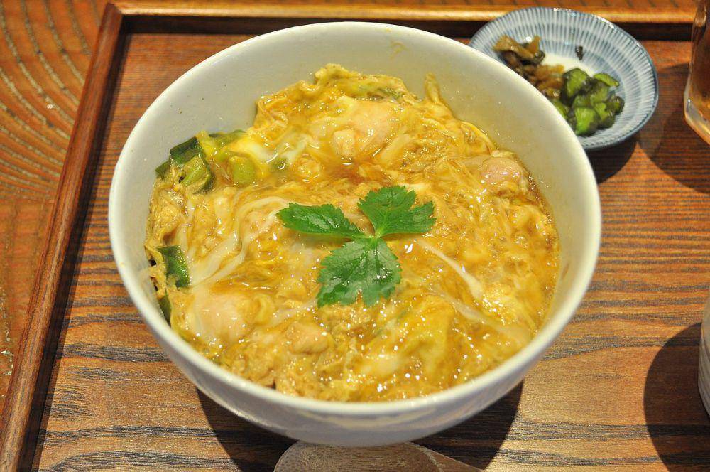ilustrasi oyakodon (commons.wikimedia.org/Ocdp)