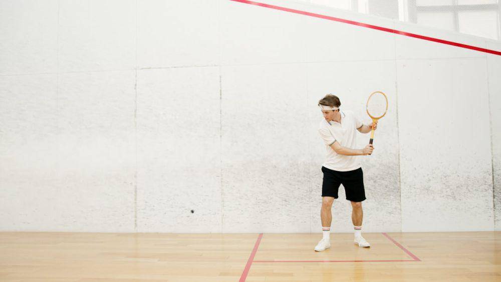 ilustrasi olahraga squash (pexels.com/Artem Podrez)