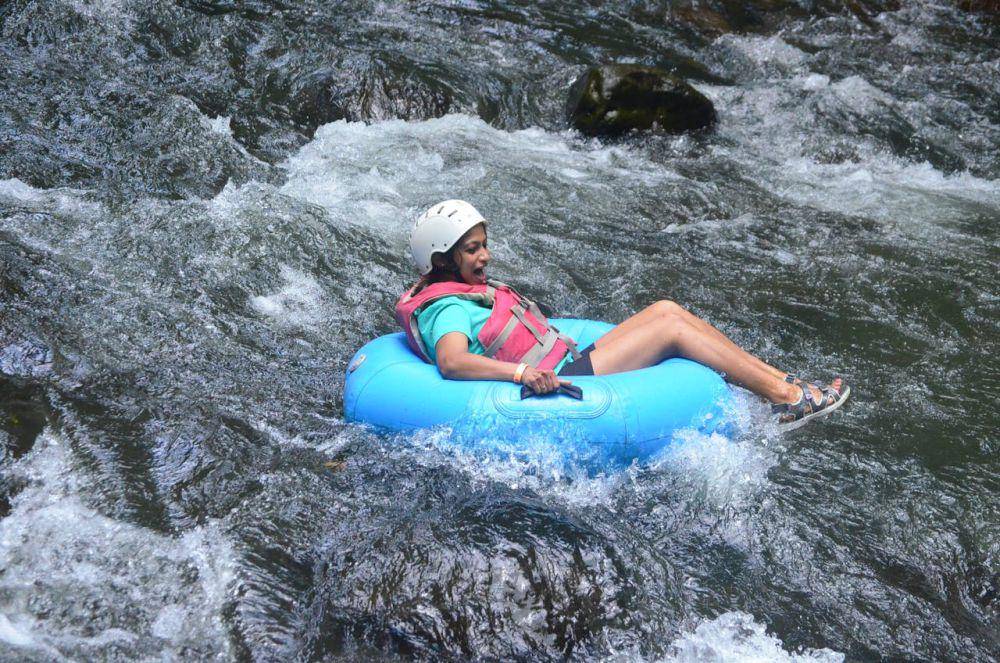 ilustrasi perbedaan river tubing dan rafting (pexels.com/Naimesh Patel)