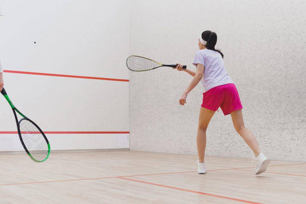 ilustrasi olahraga squash (pexels.com/SHVETS production)