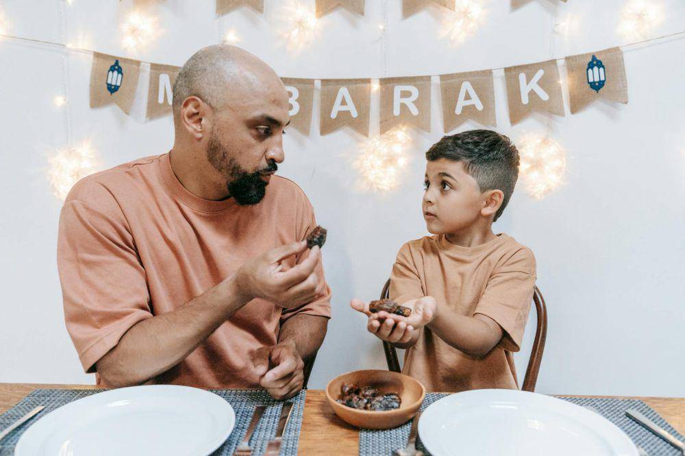 ilustrasi melatih anak berpuasa (pexels.com/Timur Weber)