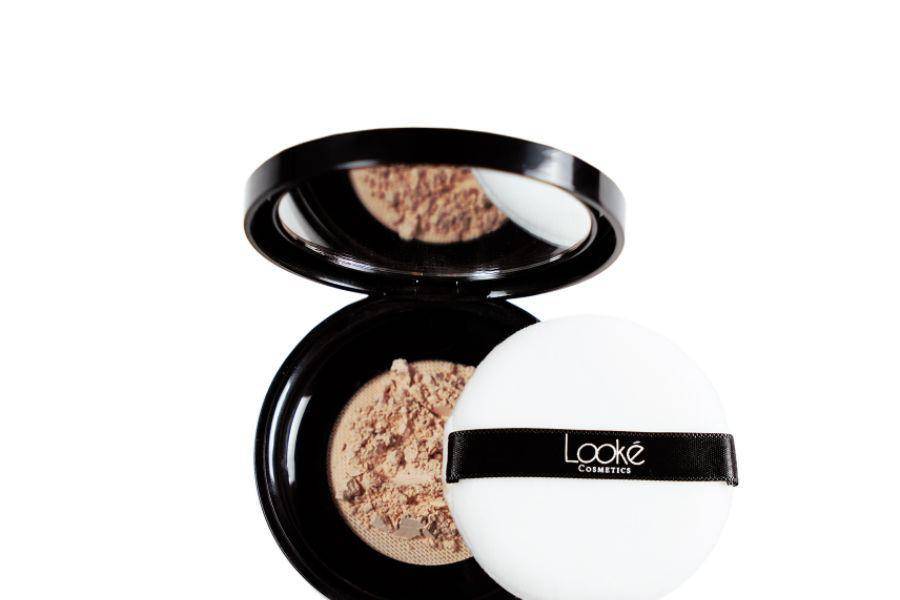 Looke Holy Smooth & Blur Loose Powder (dok. Looke Cosmetics)