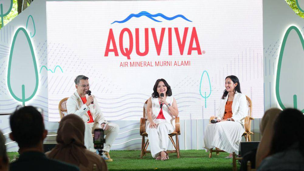 Sesi talk show bersama dr. Nadia Alaydrus, M.Kes. A3M, Dipl. AAAM dan Devi Chrisnatalia selaku Senior Brand Manager AQUVIVA dalam peluncuran air mineral AQUVIVA, Selasa, (25/2/2025) (Dok. AQUVIVA)