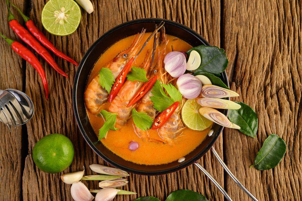 ilustrasi tom yum udang (freepik.com/jcomp)