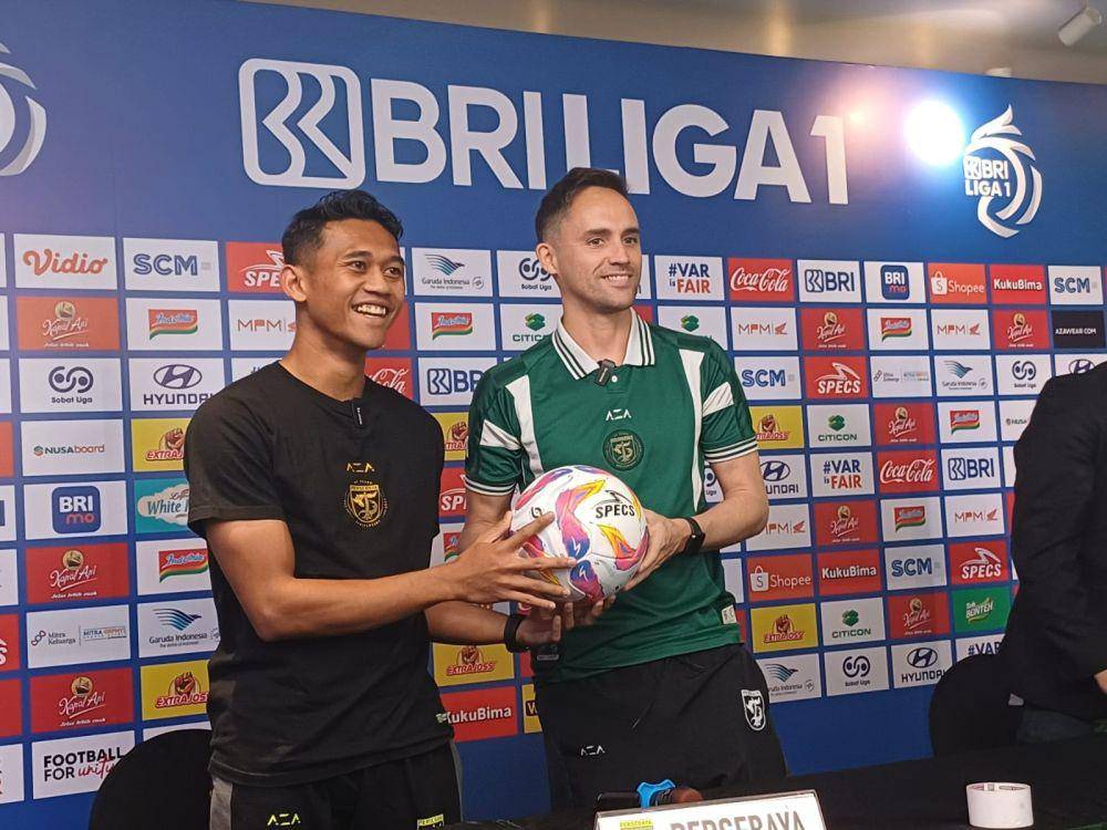 Persebaya Surabaya mengincar kemenangan saat menjamu Persib Bandung di Stadion Gelora Bung Tomo (GBT), Sabtu (1/3/2025). (Dok. Istimewa).