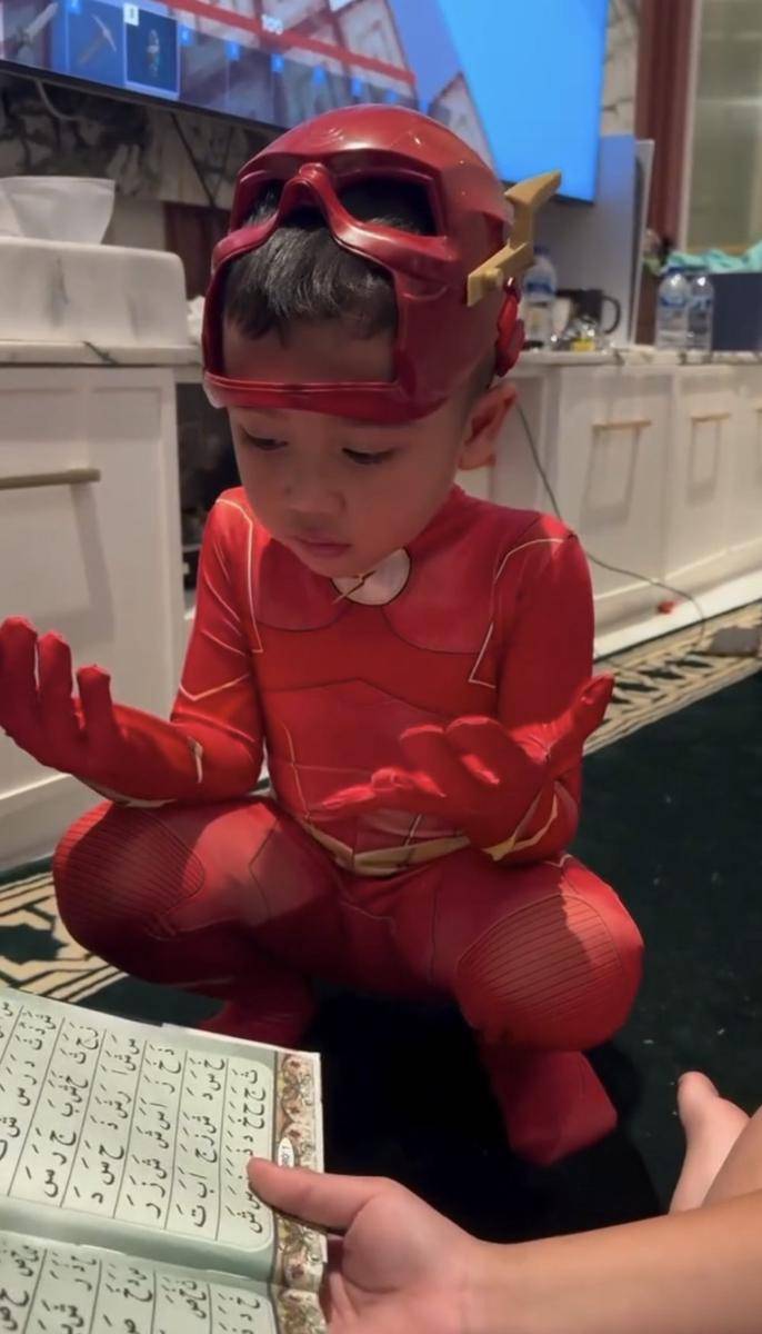 Cipung pakai kostum The Flash (instagram.com/videoladygigi)