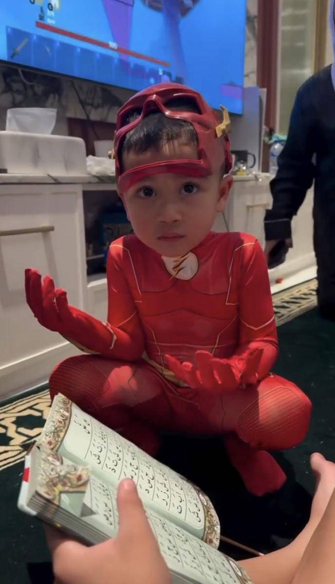 Cipung pakai kostum The Flash (instagram.com/videoladygigi)