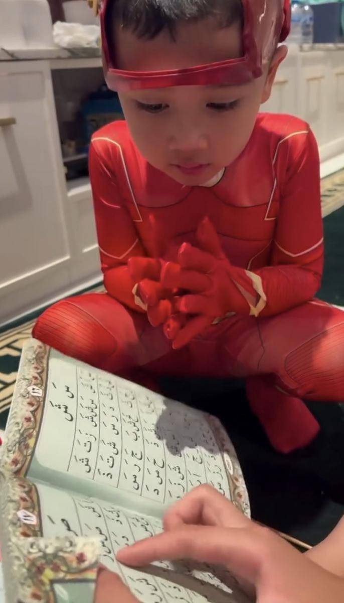 Cipung pakai kostum The Flash (instagram.com/videoladygigi)