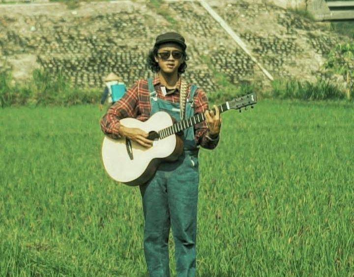 Musisi asal Kediri yang suarakan kondisi pertanian hari ini, Rianto Daffa. (Instagram/@riantdaffa)