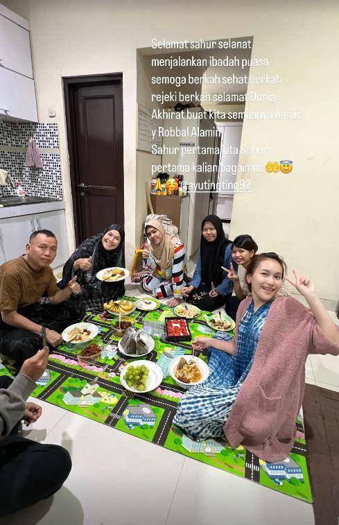 artis sahur hari pertama (Instagram.com/mom_ayting92_)