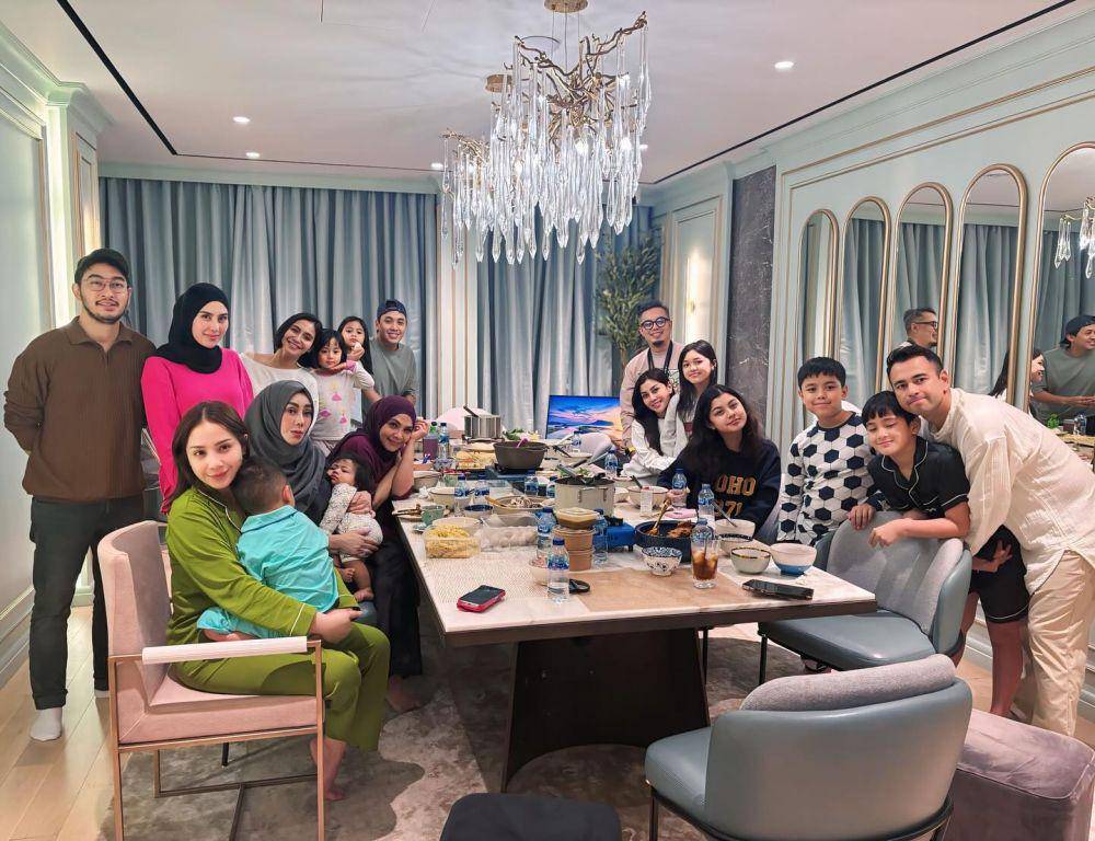 artis sahur hari pertama (Instagram.com/raffinagita1717)