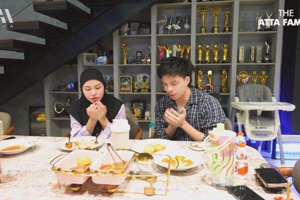 7 Potret Atta dan Aurel Sahur Pertama di Ramadan 2025, Ajak Anak