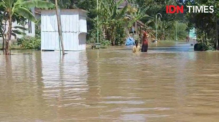 Banjir merendam dua desa di Kecamatan Kwadungan Ngawi hingga setengah meter. IDN Times/ Riyanto.