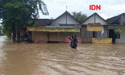 Banjir merendam dua desa di Kecamatan Kwadungan Ngawi hingga setengah meter. IDN Times/ Riyanto.