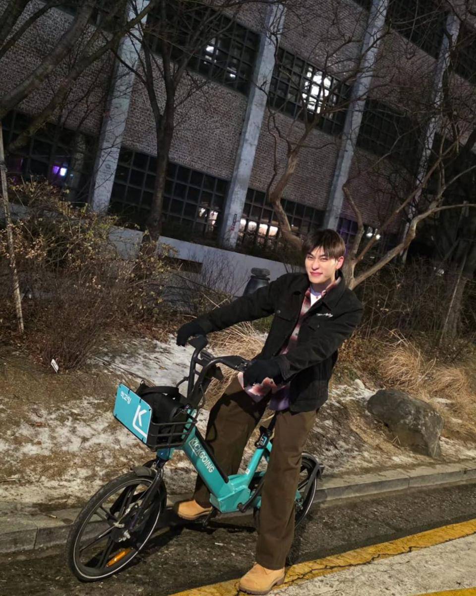 OOTD pakai kemeja ala Offroad Kantapon (instagram.com/totogaback)