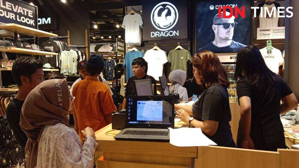 Planet Surf Mal Paragon Semarang. (IDN Times/Fariz Fardianto)