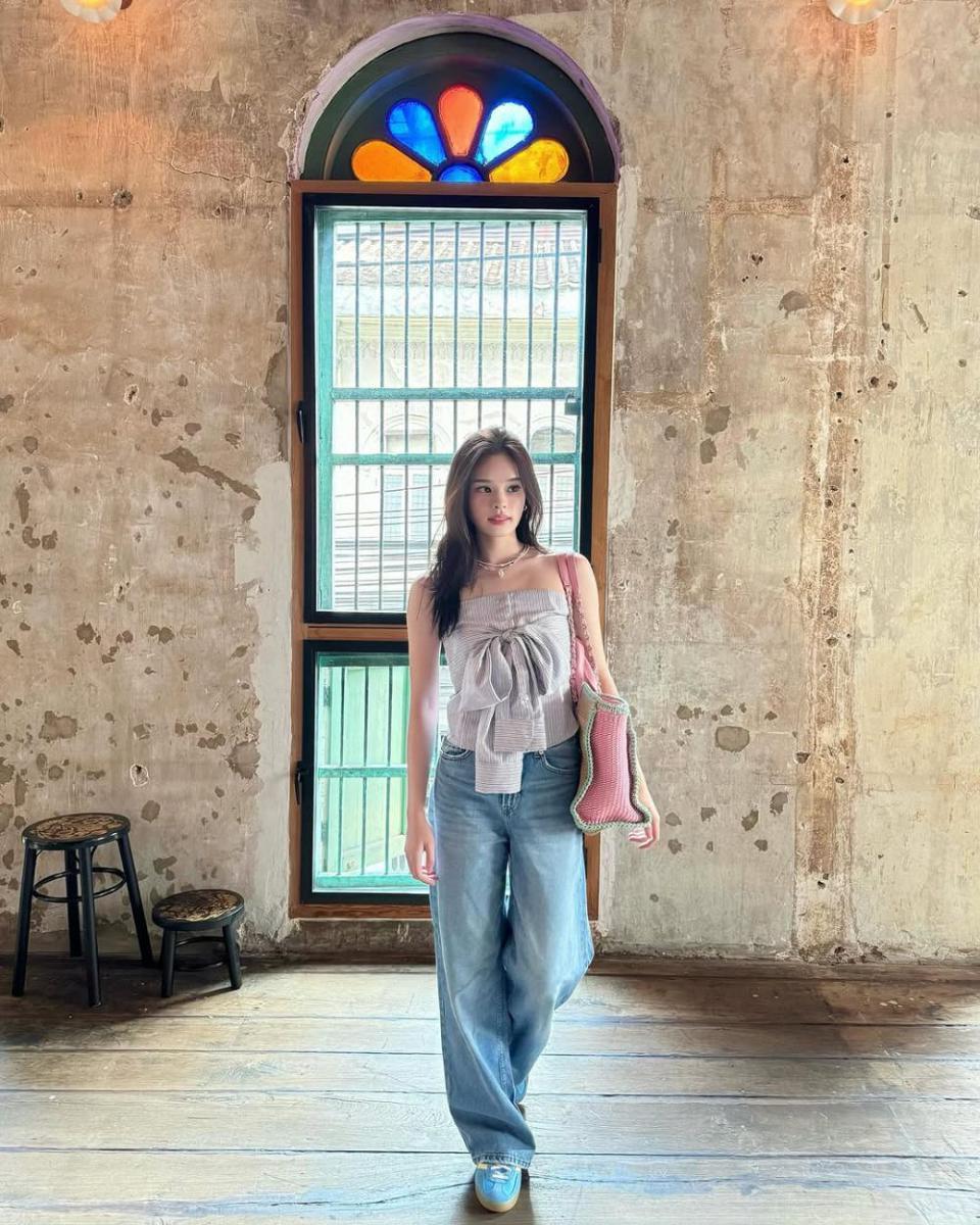 potret ide OOTD kasual yang feminin dan centil buat kencan ala Achiraya Nitibhon (instagram.com/allynitibhon)