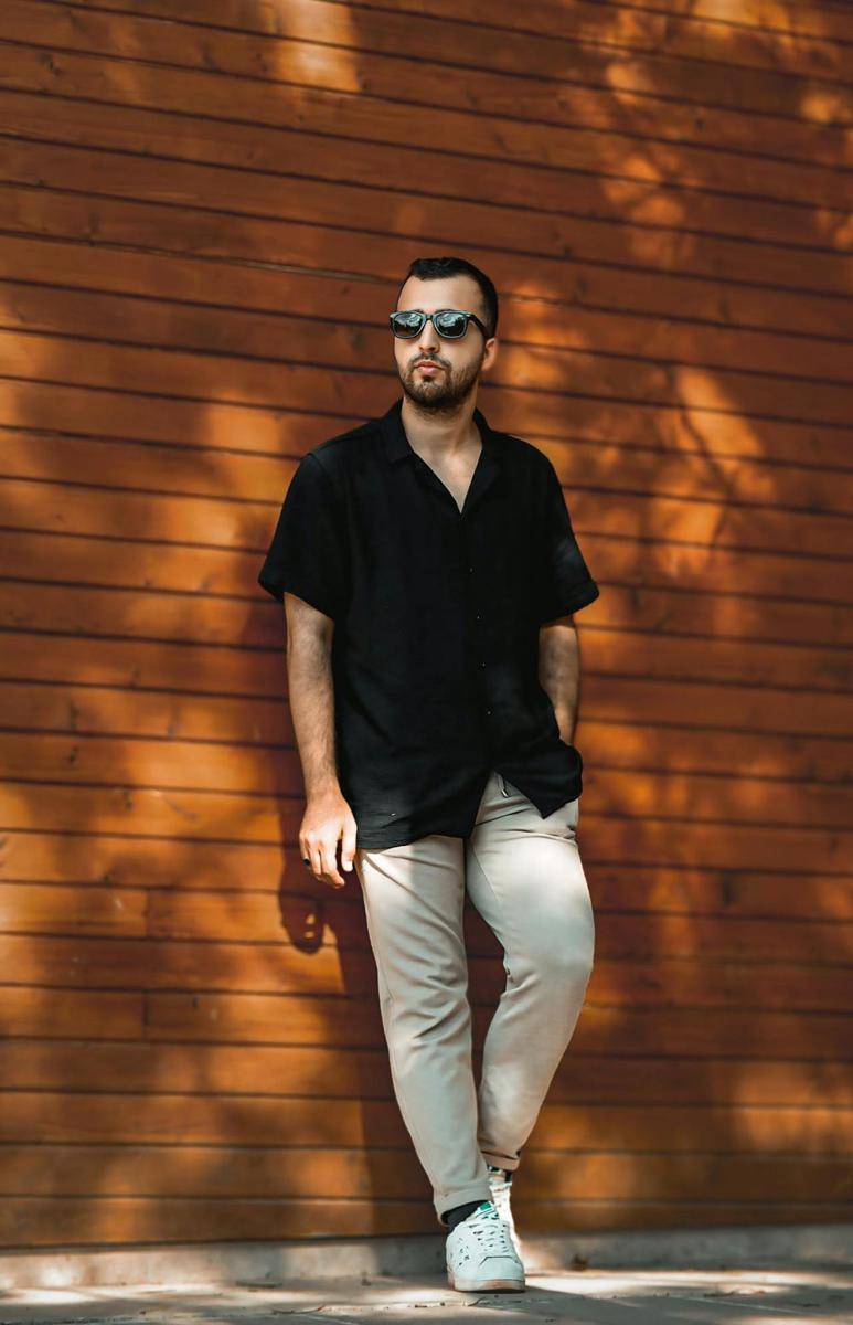 ilustrasi outfit Lebaran cowok (pexels.com/Murat IŞIK)