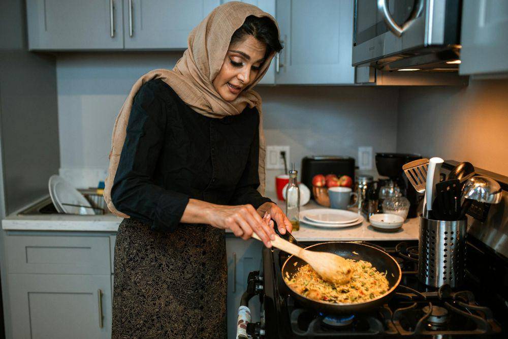 Potret memasak (pexels.com/@rdne)