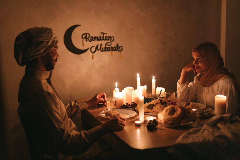 3 Hal yang Dapat Merusak Suasana Bukber, Flexing Pencapaian