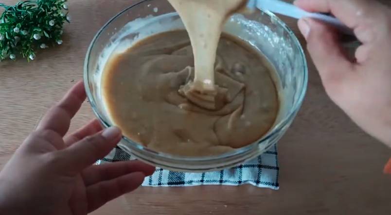 ilustrasi membuat adonan muffin kurma (YouTube.com/Sulicious Kitchen)