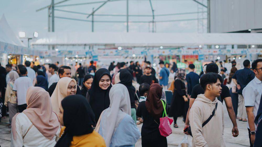 Ilustrasi suasana festival jajanan Tentang Kuliner yang berlangsung di rooftop Nipah Park Makassar. (Dok. Kalla Land and Property)
