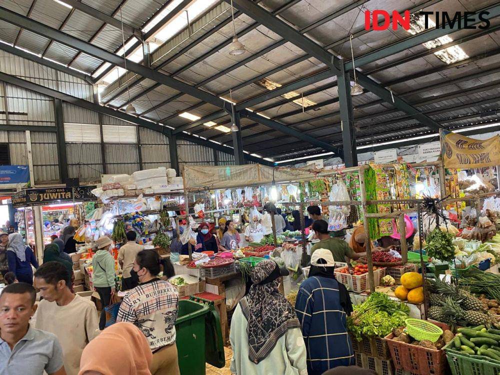 Ilustrasi pasar dan kebutuhan bahan pokok (IDN Times/Irfan Fathurohman)