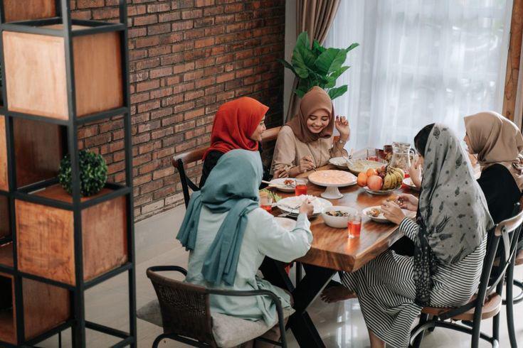 8 Adab Berbuka Puasa dalam Islam yang Perlu Diperhatikan