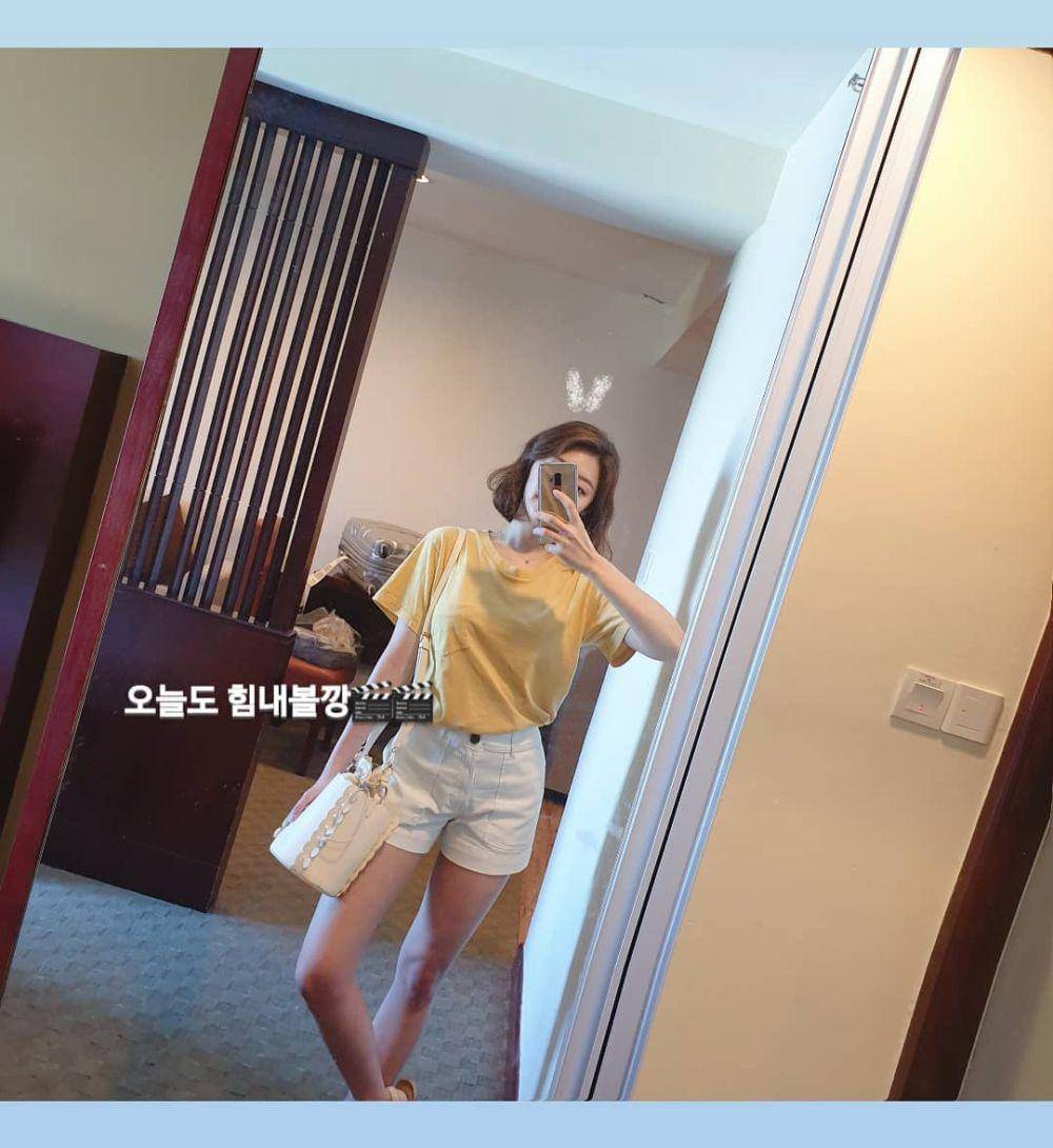 casual outfit ala Chung You Jin Single’s Inferno (instagram.com/youjini1225)