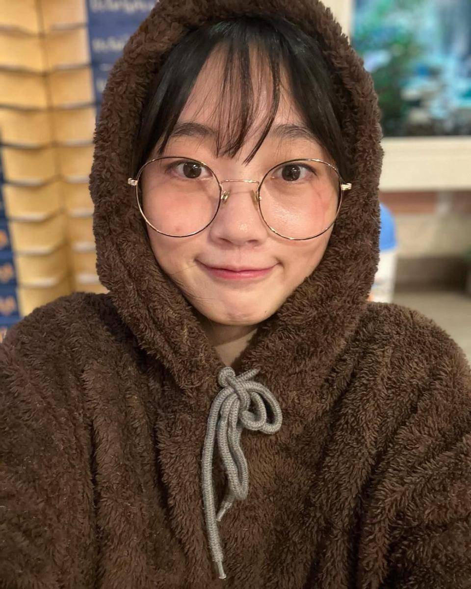 Oh Woo Ri (instagram.com/wee_woori)