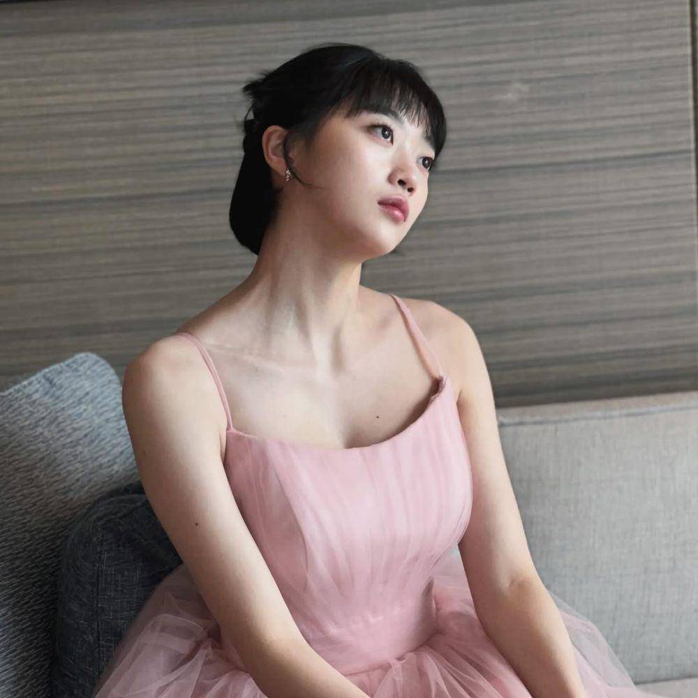 Oh Woo Ri (instagram.com/wee_woori)