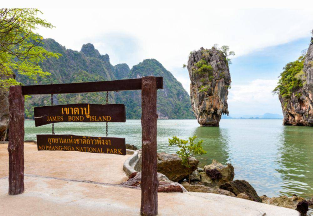 potret James Bond Island (vecteezy.com/1474206749389303)