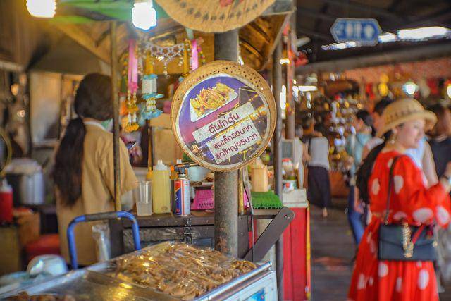 ilustrasi Chatuchak Market (vecteezy.com/Anonymous user)