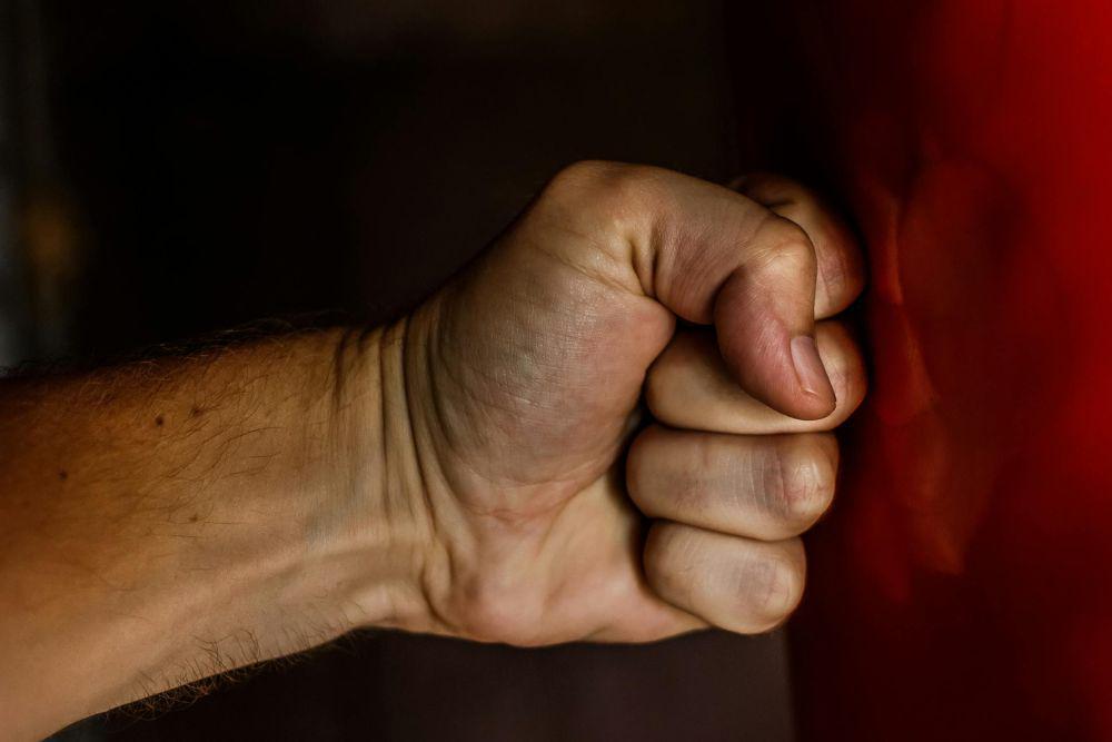 Tragis! Ayah di Kupang Hajar Pemerkosa Anak, Malah Dipolisikan Balik