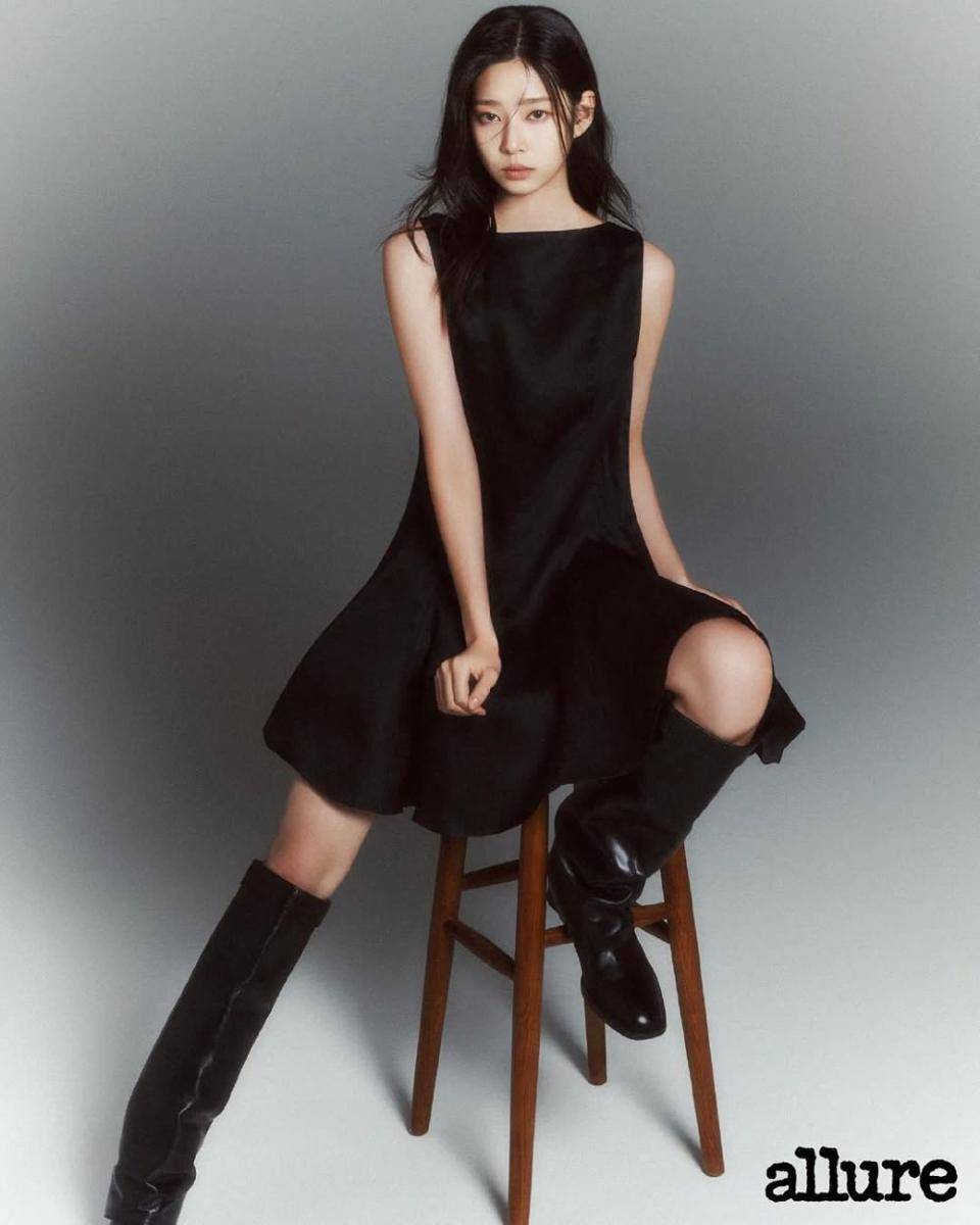 Kim Min Ju (instagram.com/minn.__.ju)