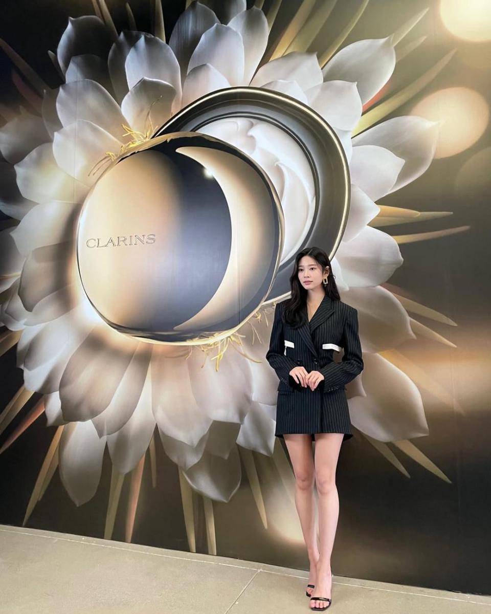Kim Min Ju (instagram.com/minn.__.ju)