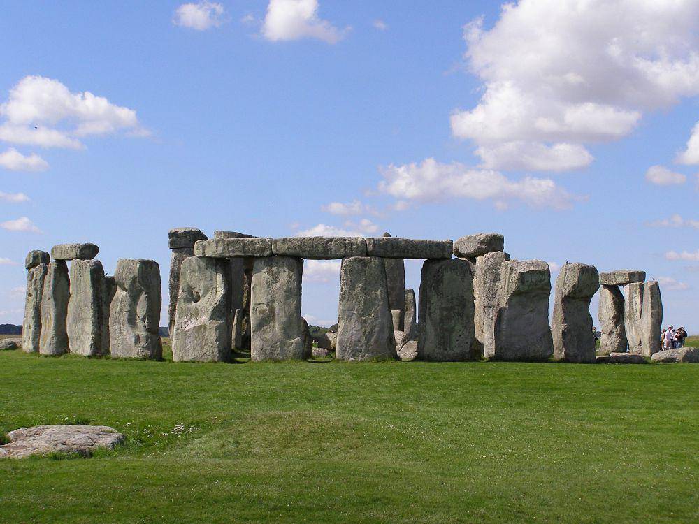 ilustrasi Stonehenge (wikimedia.org/garethwiscombe)