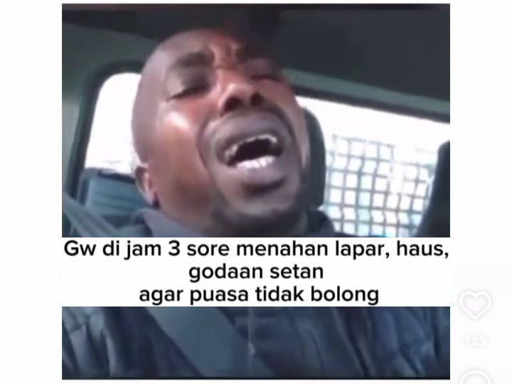7 Meme Ngeluh Lapar dan Haus saat Puasa, Cuma Bisa Nyengir di Pojokan