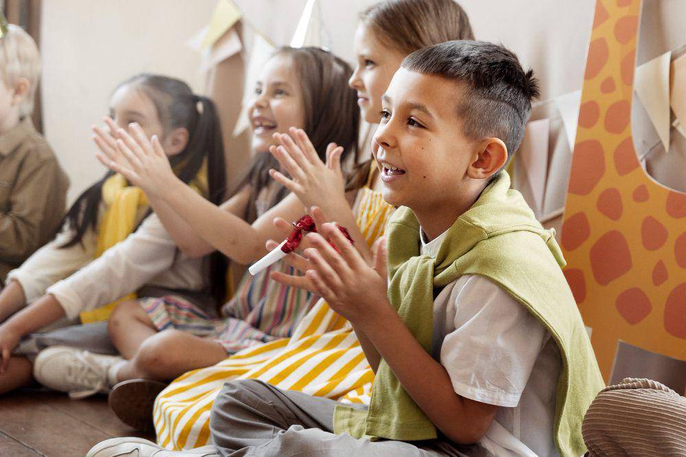 ilustrasi anak-anak di sekolah (freepik.com/freepik)