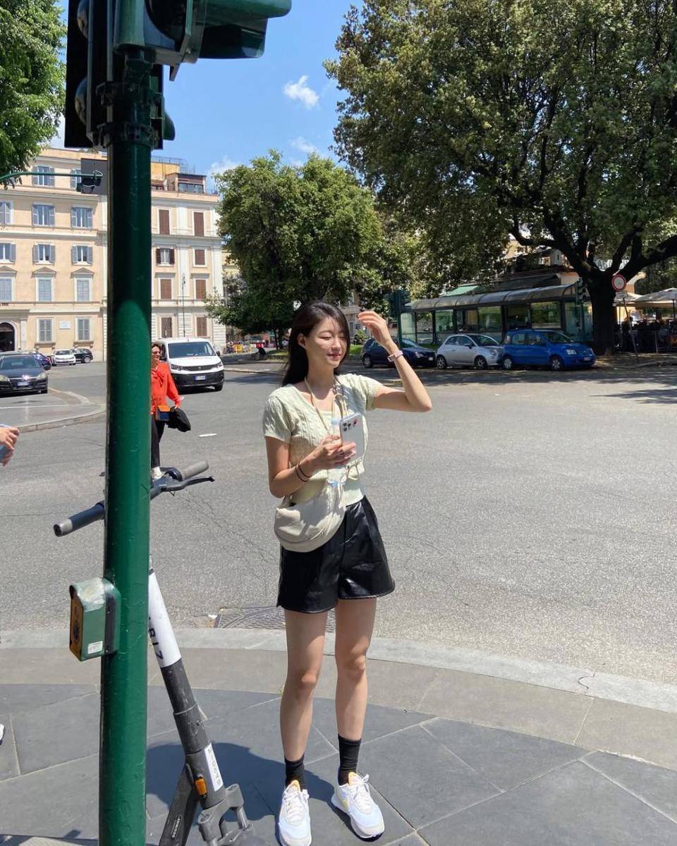casual outfit ala Chung You Jin Single’s Inferno (instagram.com/youjini1225)